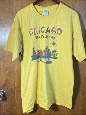 Vintage Gildan Chicago Pop Art Tshirt  90s Yellow Tourist Travel Comfort Large